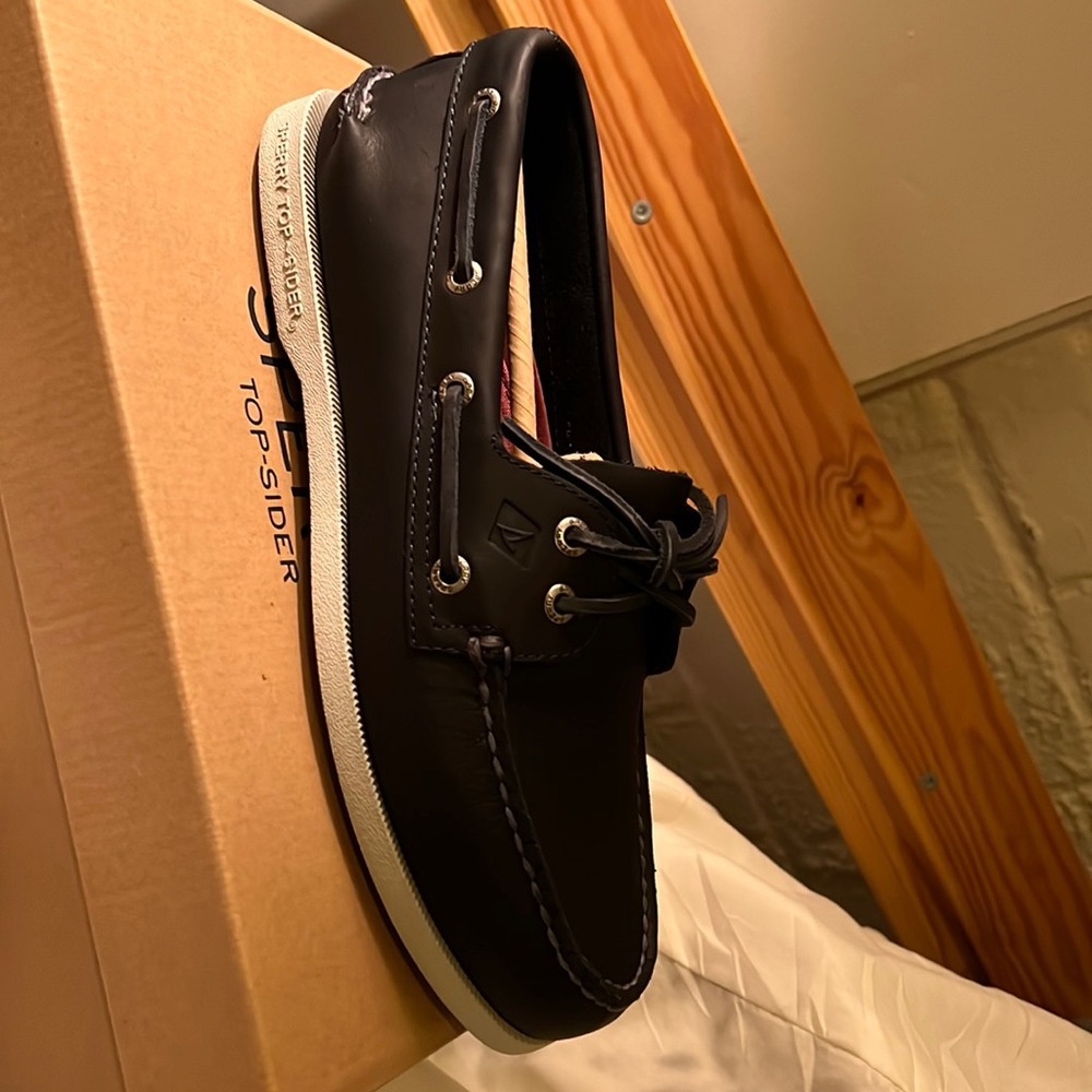 Navy blue boat shoes brand new men size 8